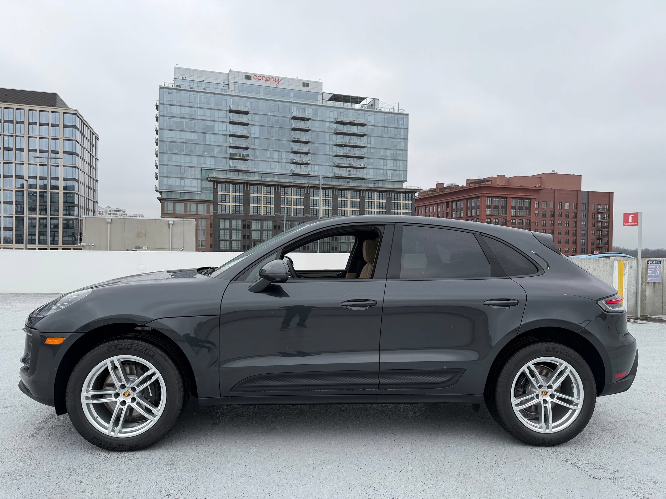 Certified 2026 Porsche Macan AWD/4WD image 2