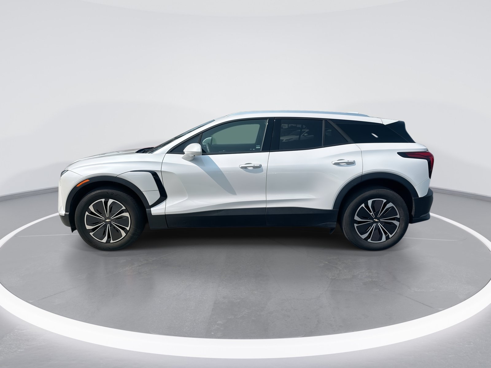 Used 2024 Chevrolet Blazer EV LT AWD/4WD image 6