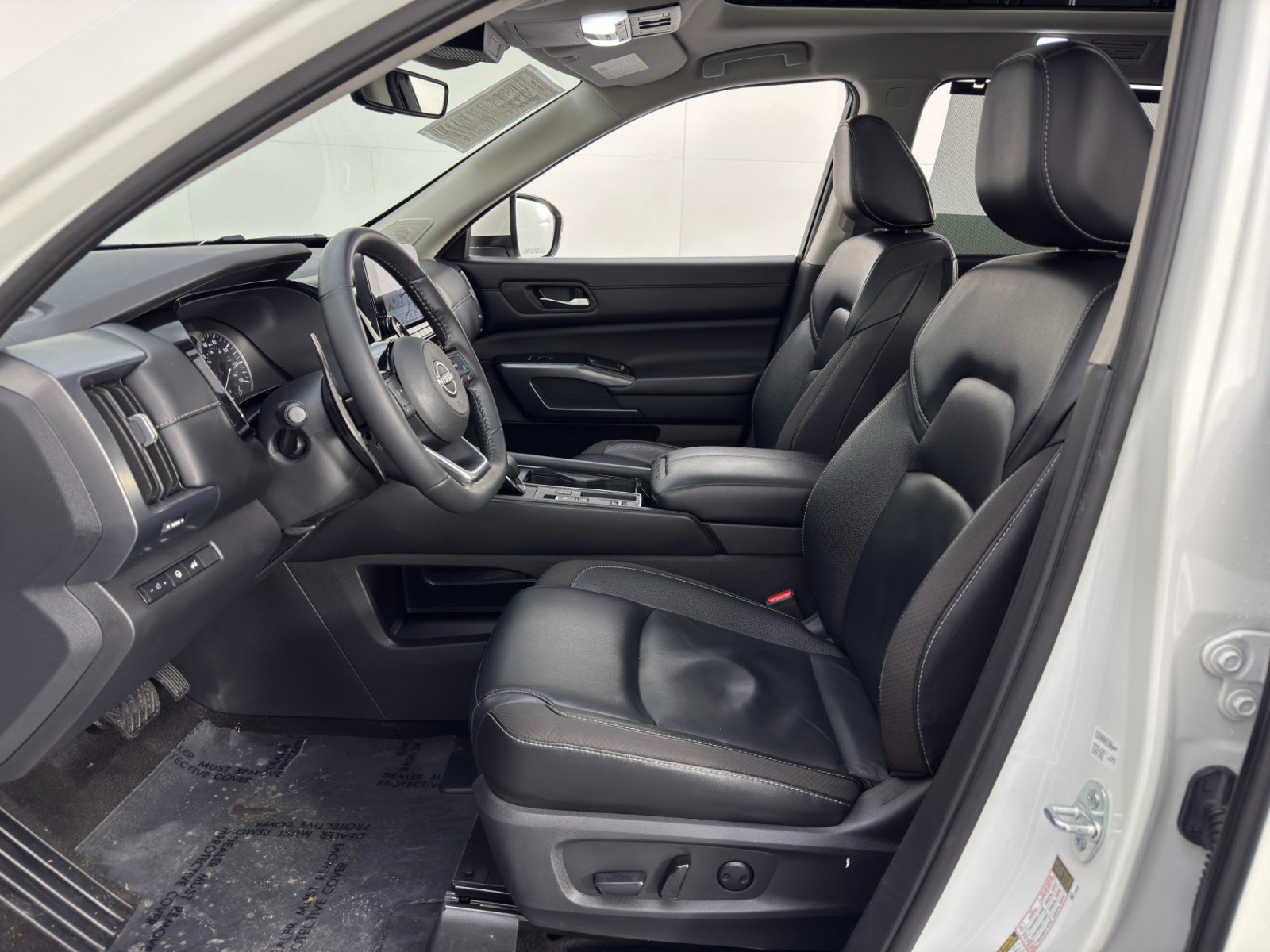 Used 2023 Nissan Pathfinder SL w/ SL Premium Package image 16