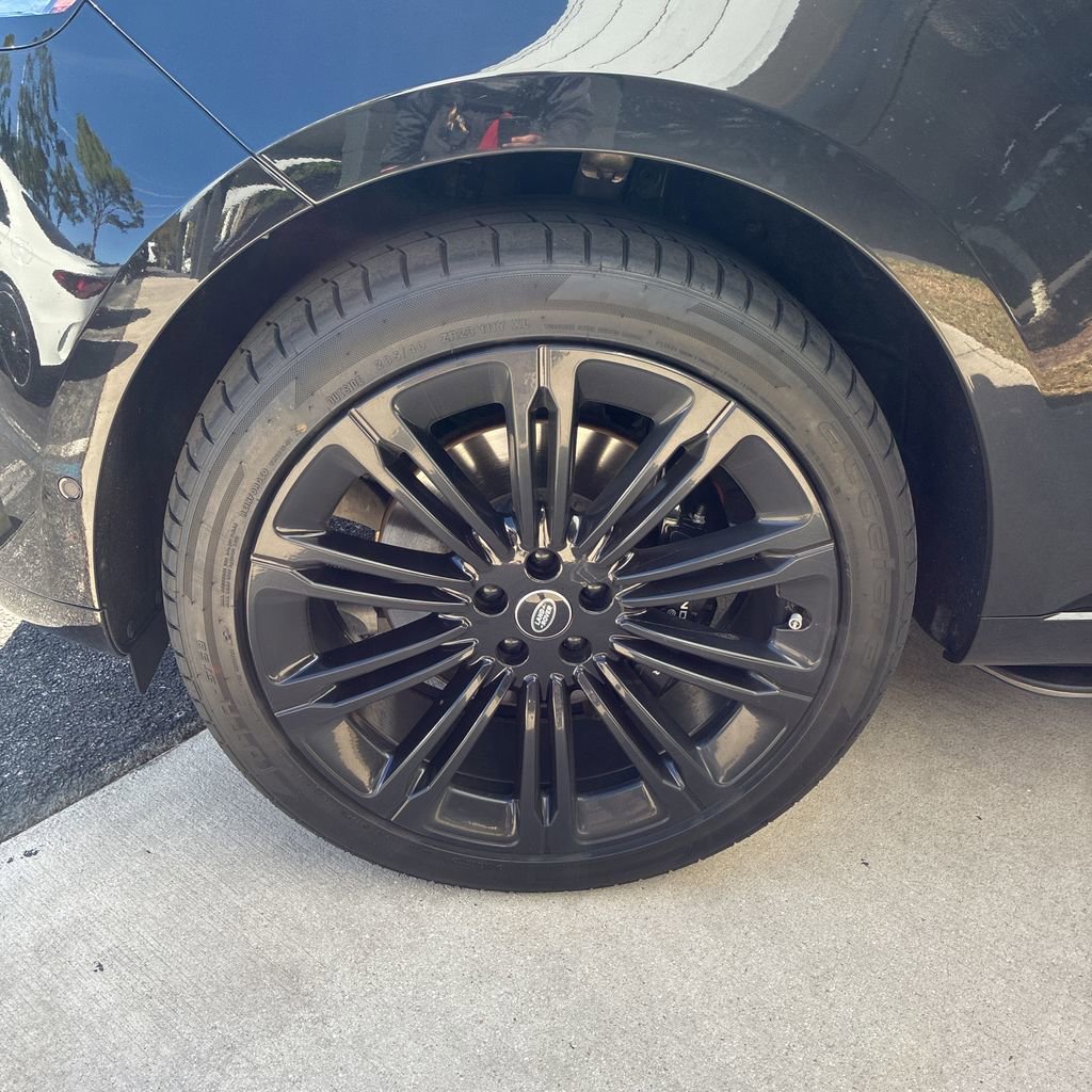 Used 2024 Land Rover Range Rover Long Wheelbase SE image 9