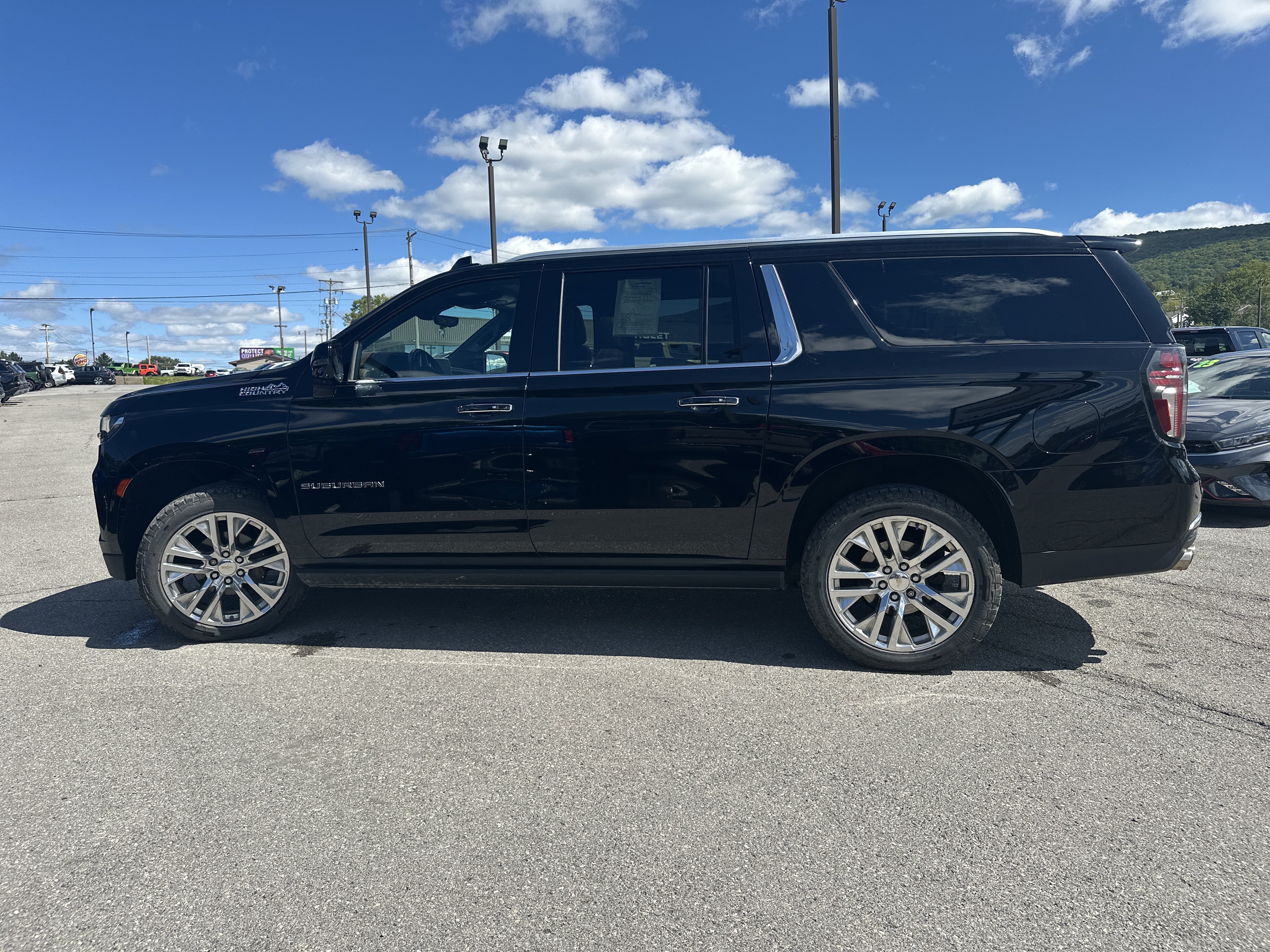Used 2021 Chevrolet Suburban High Country w/ Premium Package AWD/4WD image 7