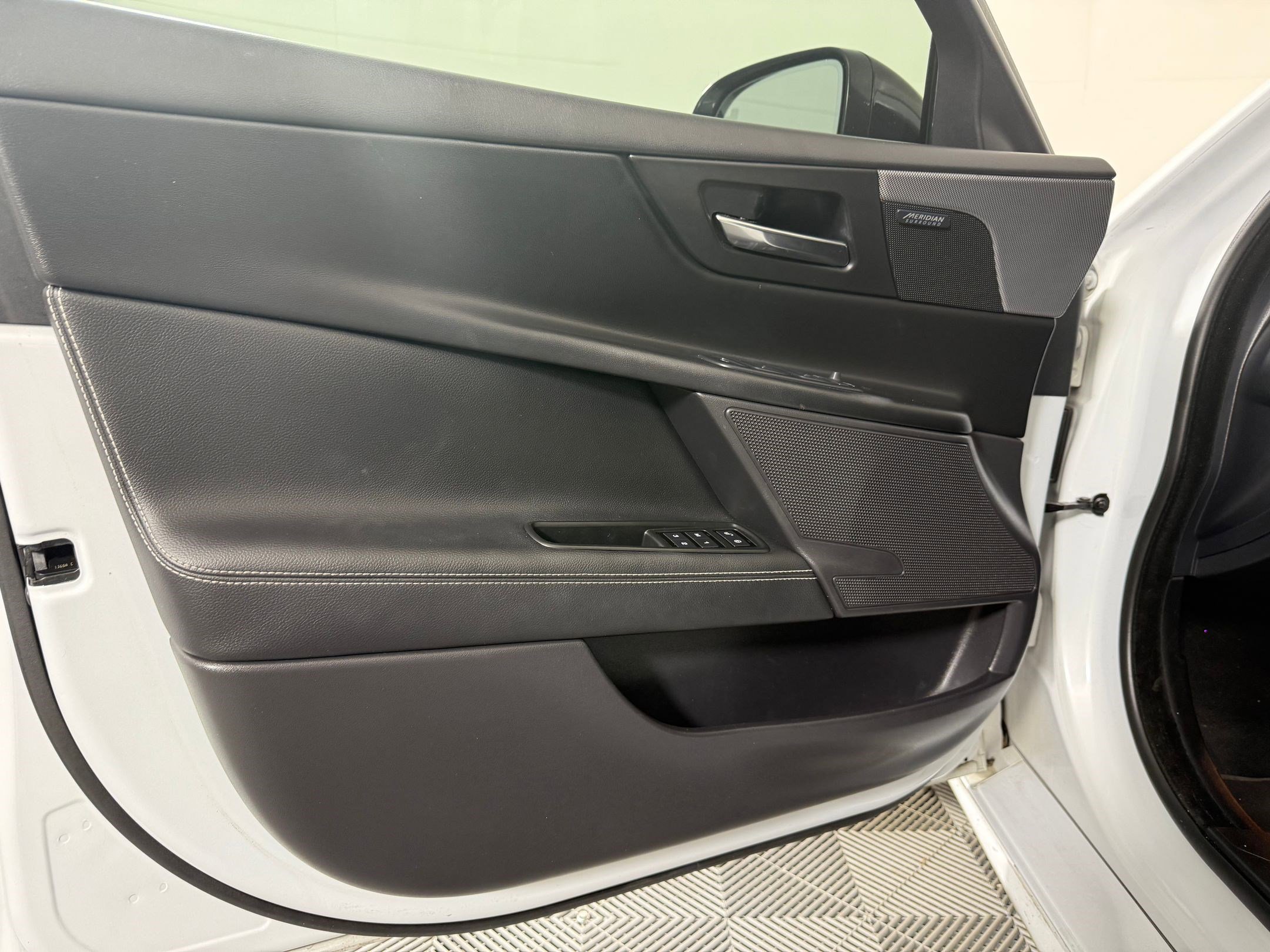 Used 2019 Jaguar XE Landmark Edition image 22