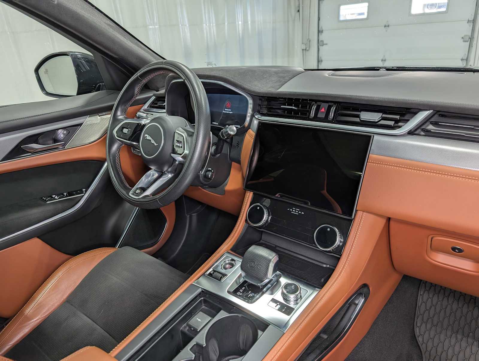 Used 2021 Jaguar F-PACE SVR image 42