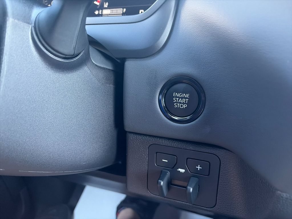 Used 2025 Toyota Tundra Platinum AWD/4WD image 25