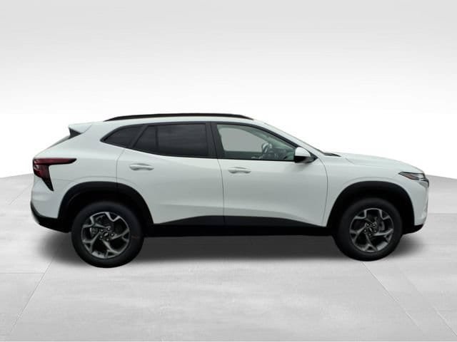 New 2026 Chevrolet Trax LT w/ LT Convenience Package FWD image 2