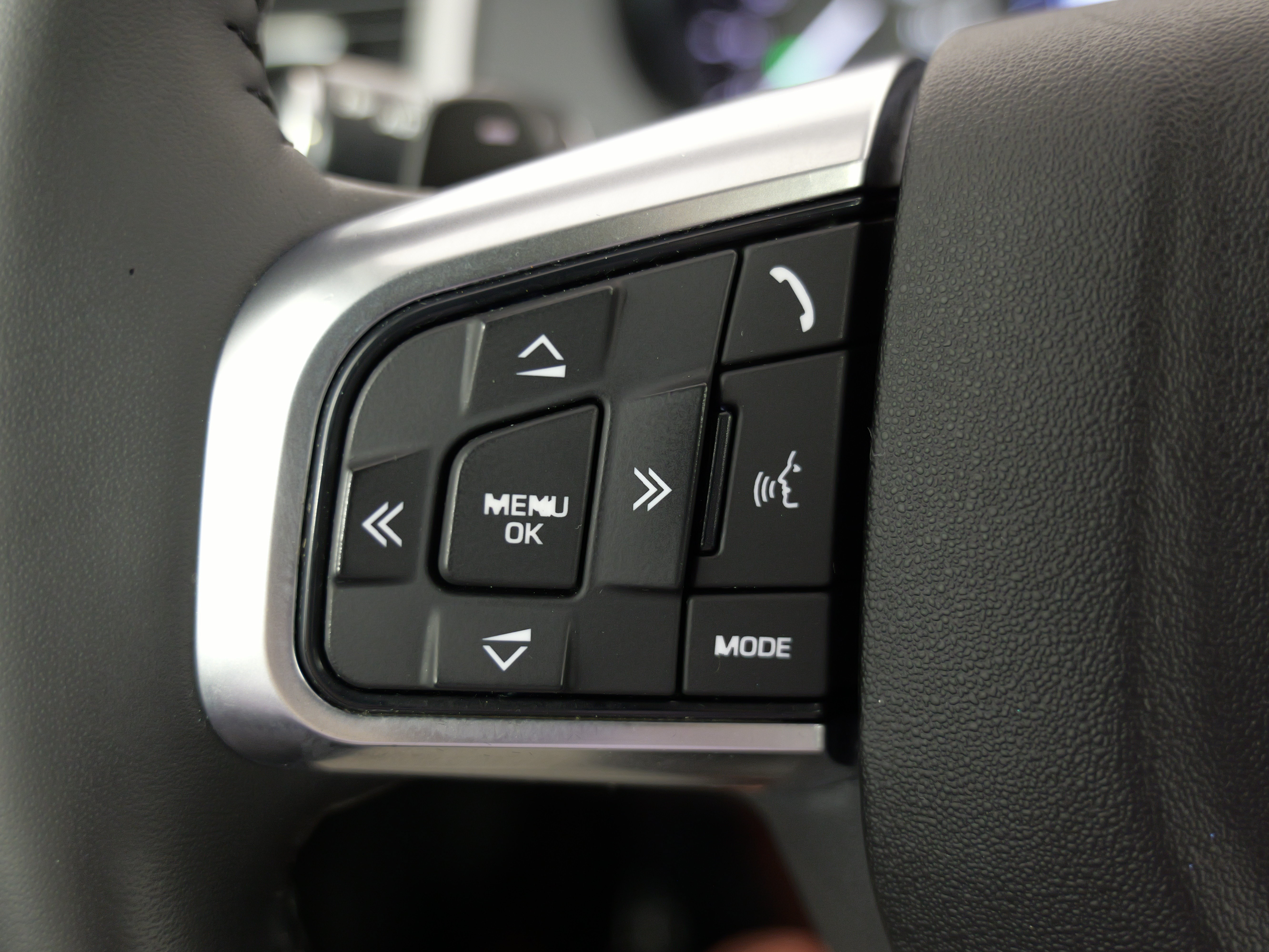 Used 2018 Land Rover Discovery Sport HSE AWD/4WD image 39