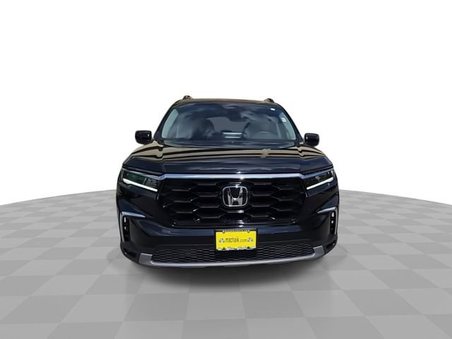 Used 2025 Honda Pilot Touring image 3