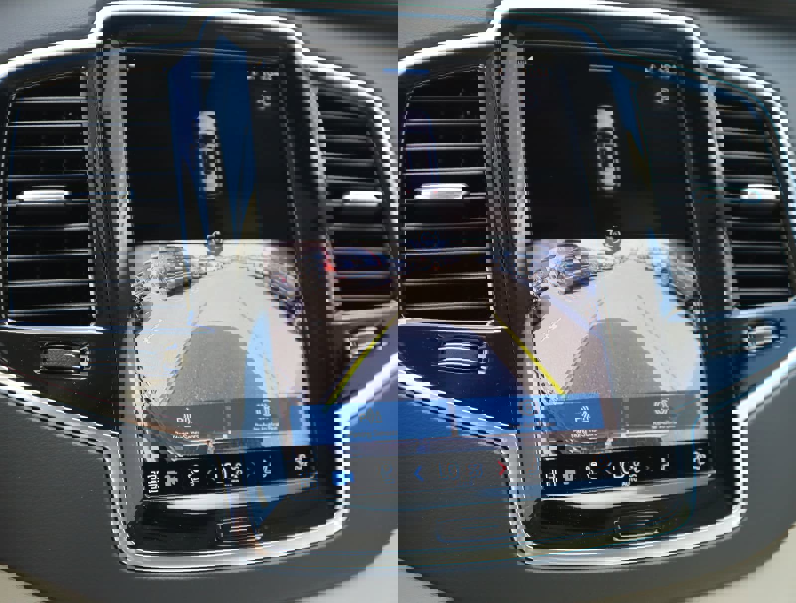 Certified 2024 Volvo XC90 B6 Ultimate image 28