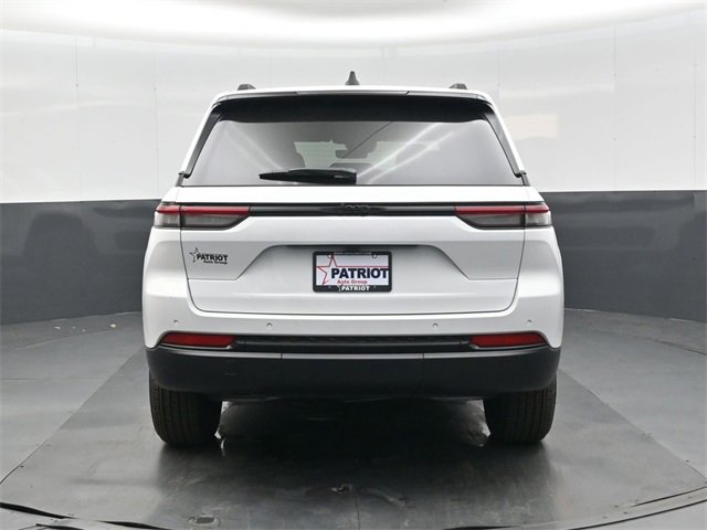 New 2025 Jeep Grand Cherokee Laredo image 5