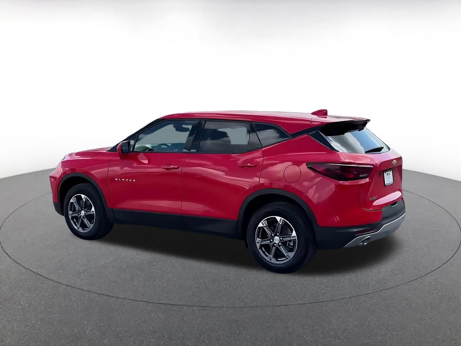 Used 2025 Chevrolet Blazer LT FWD image 9
