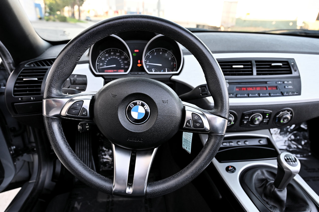 Used 2006 BMW Z4 3.0si RWD image 23