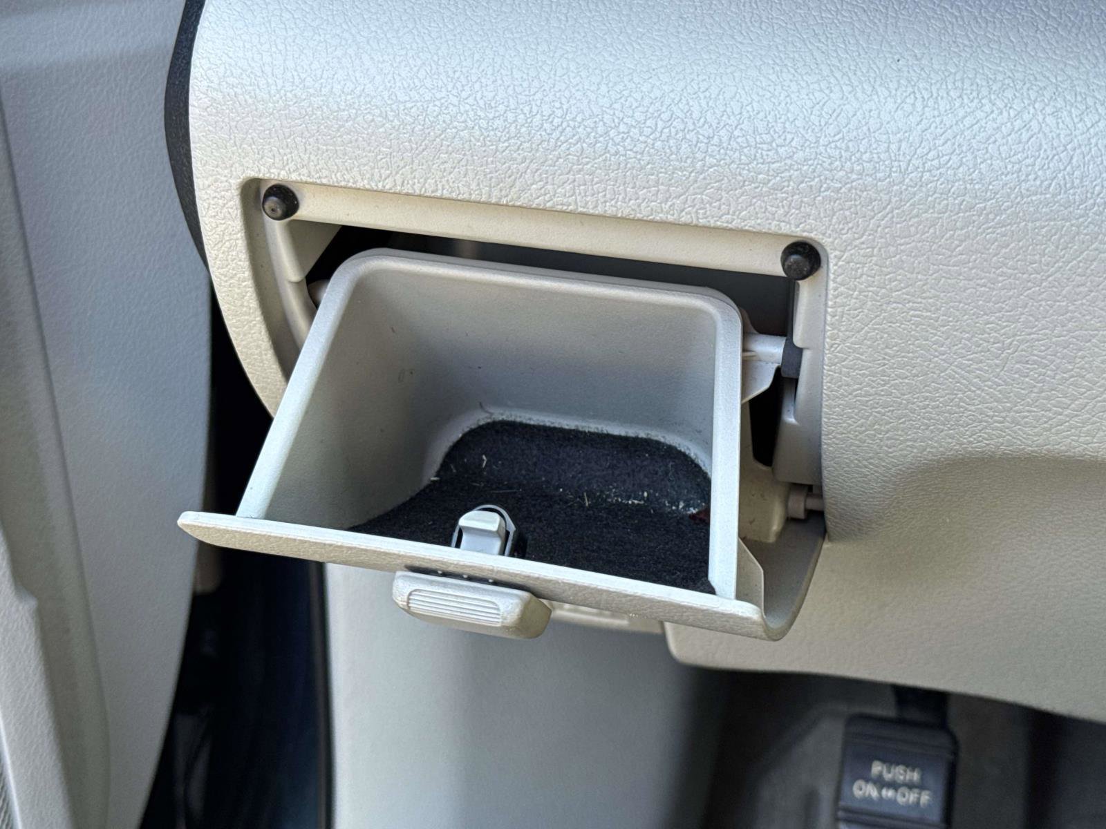 Used 2014 Toyota Camry LE image 29