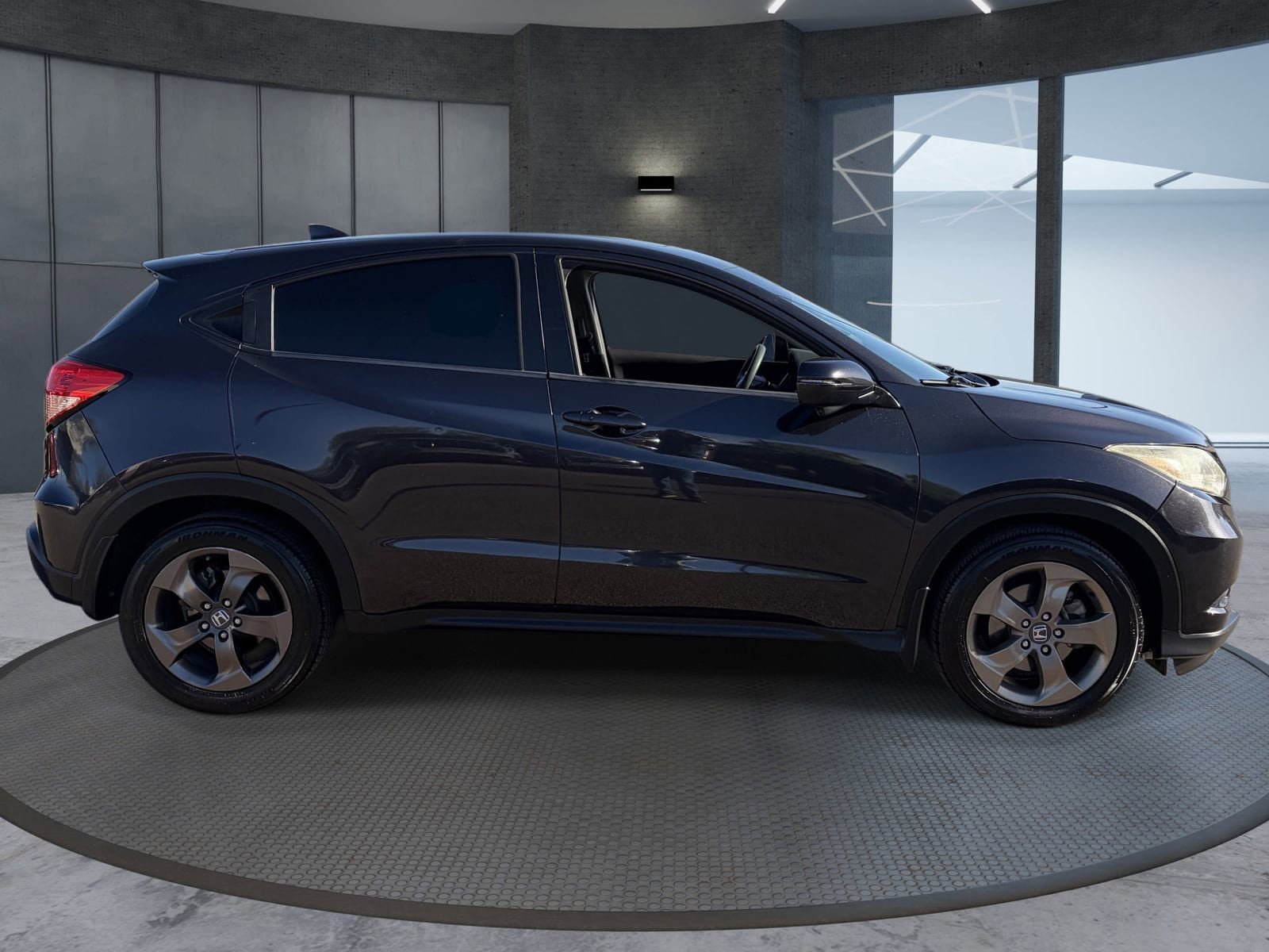 Used 2018 Honda HR-V EX image 7