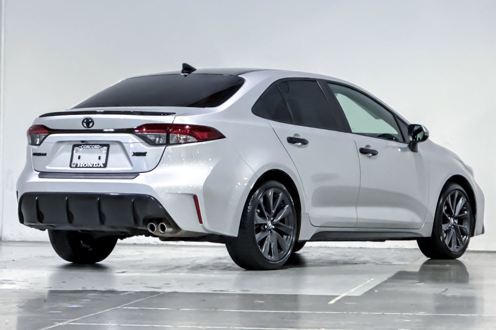 Used 2024 Toyota Corolla XSE FWD image 9