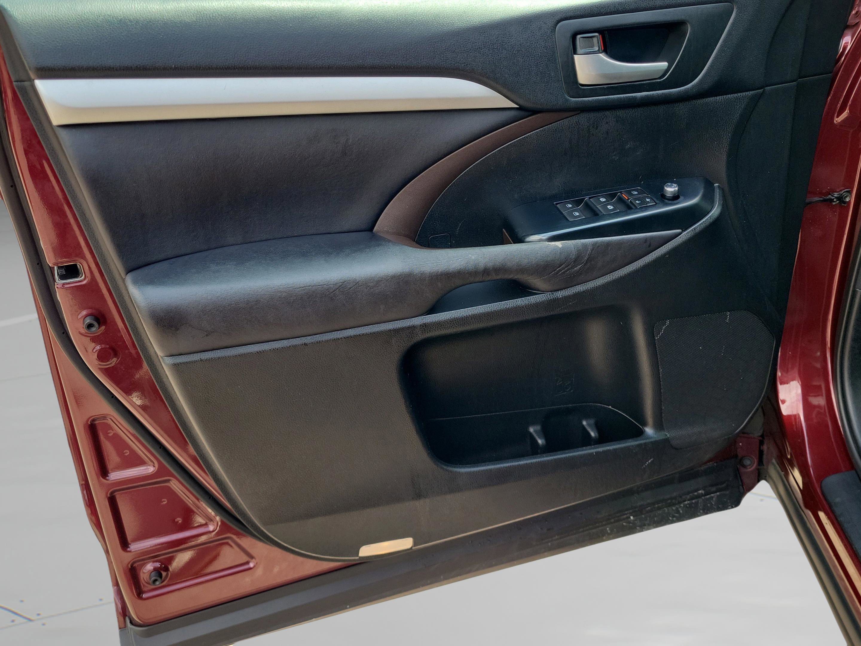 Used 2016 Toyota Highlander XLE image 21