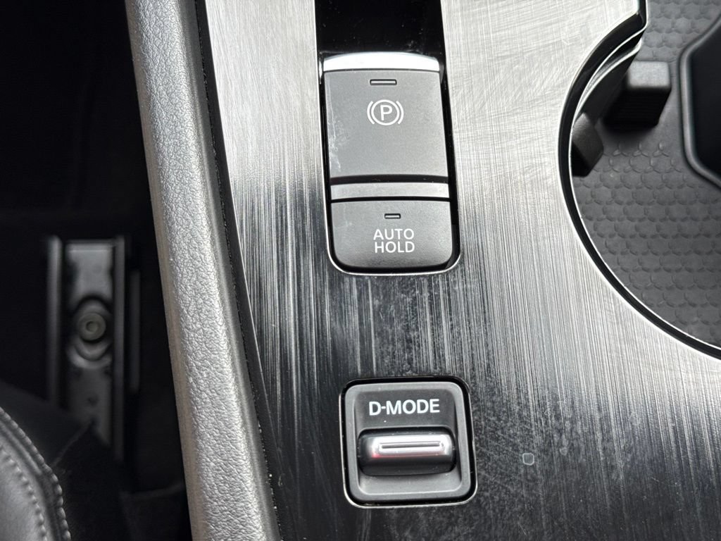 Certified 2025 Nissan Rogue SL FWD image 30