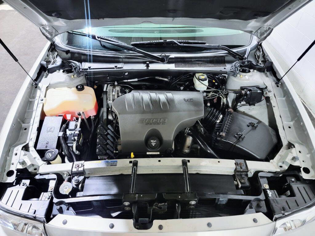 Used 2004 Buick Le Sabre Custom w/ Platinum Edition FWD image 3