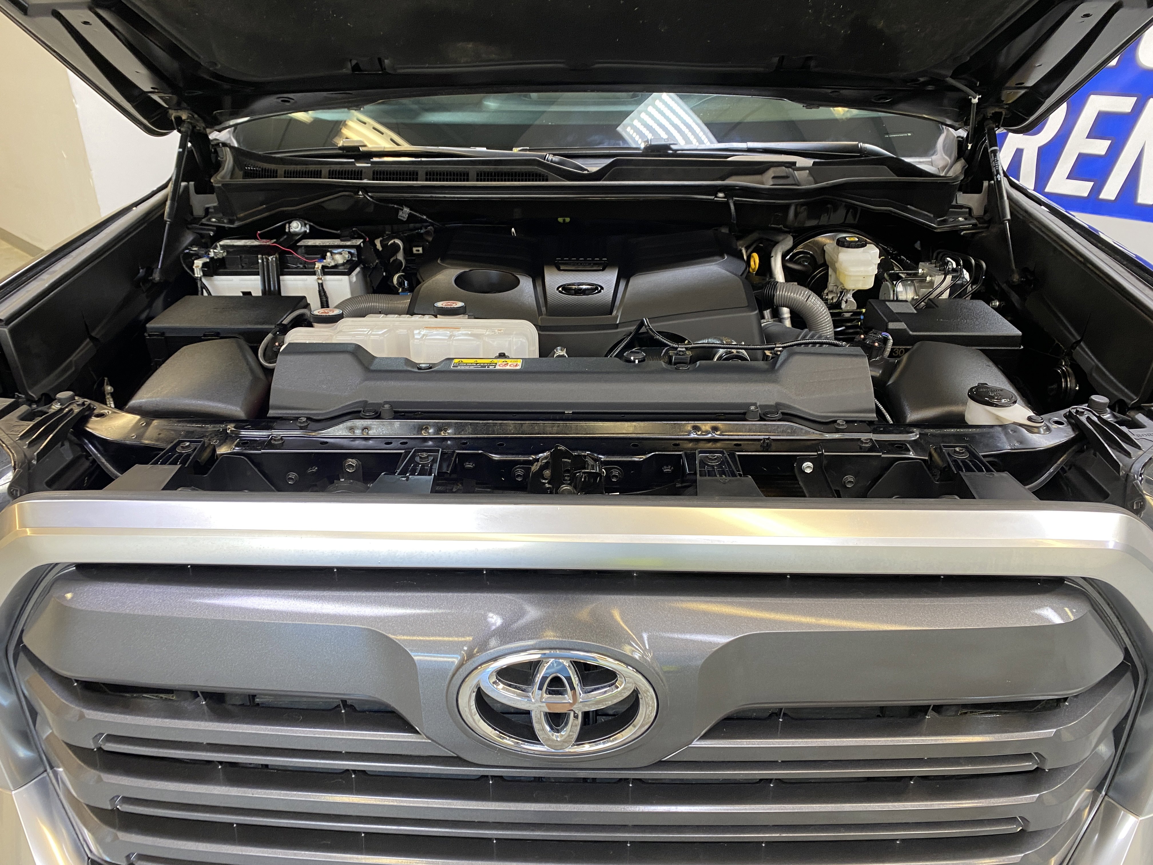 Used 2025 Toyota Tundra Limited w/ Power Package image 9