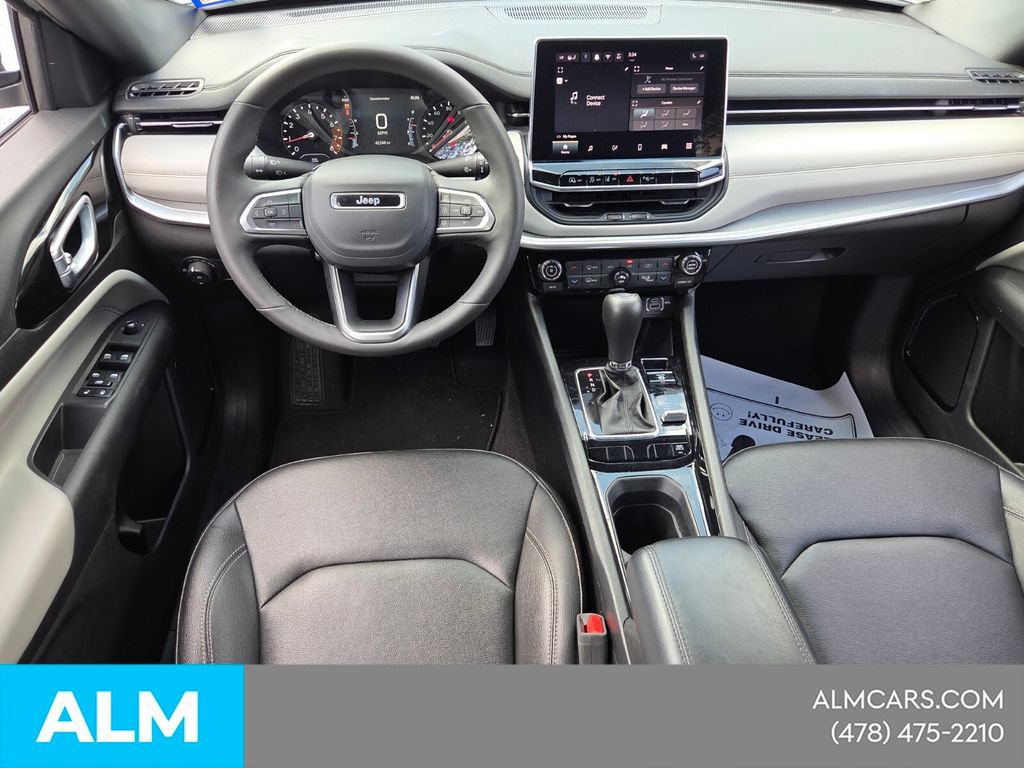 Used 2025 Jeep Compass Limited AWD/4WD image 9