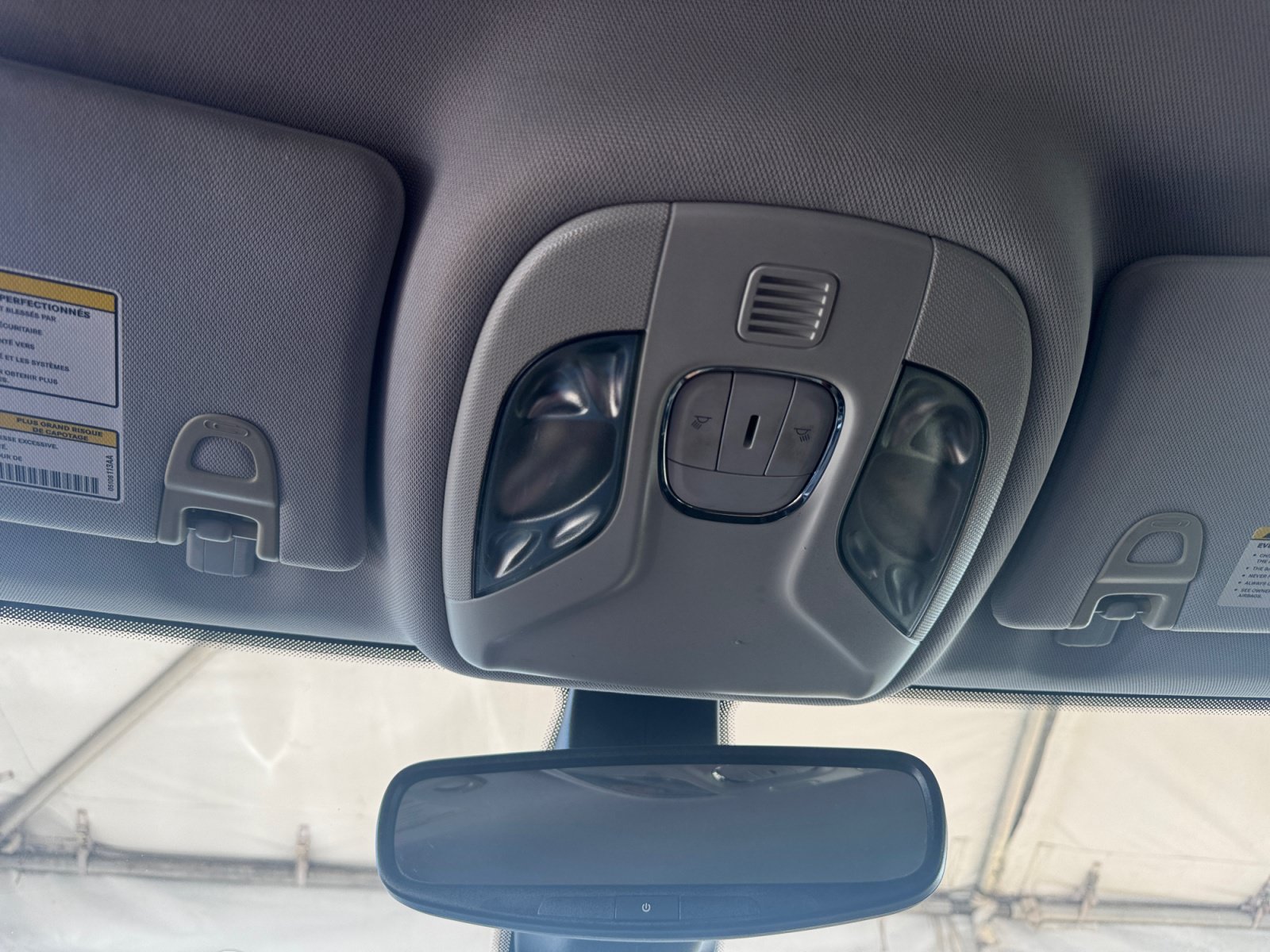 Used 2018 Jeep Compass Latitude w/ Popular Equipment Group FWD image 24