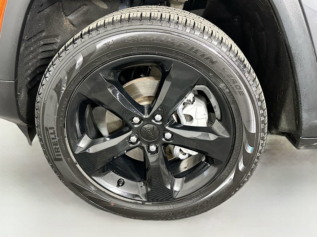 Used 2024 Jeep Grand Cherokee Limited w/ Black Appearance Package image 32