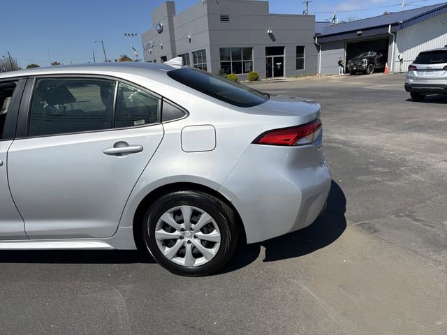 Used 2025 Toyota Corolla LE FWD image 7