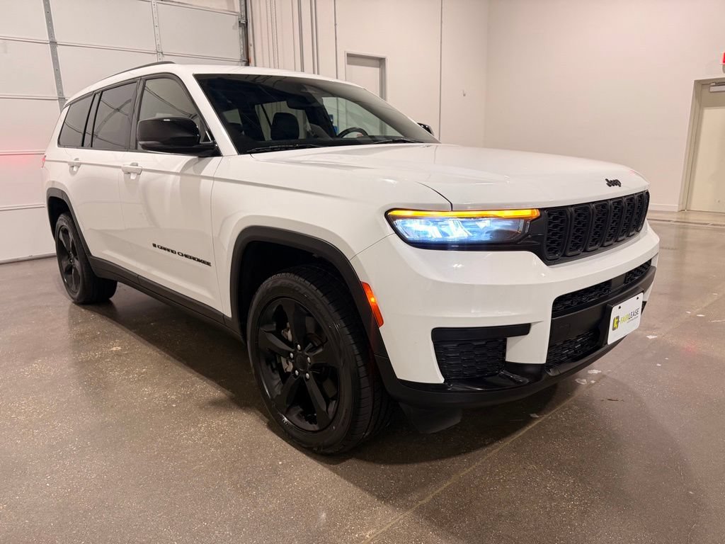 Used 2021 Jeep Grand Cherokee L Laredo RWD image 3