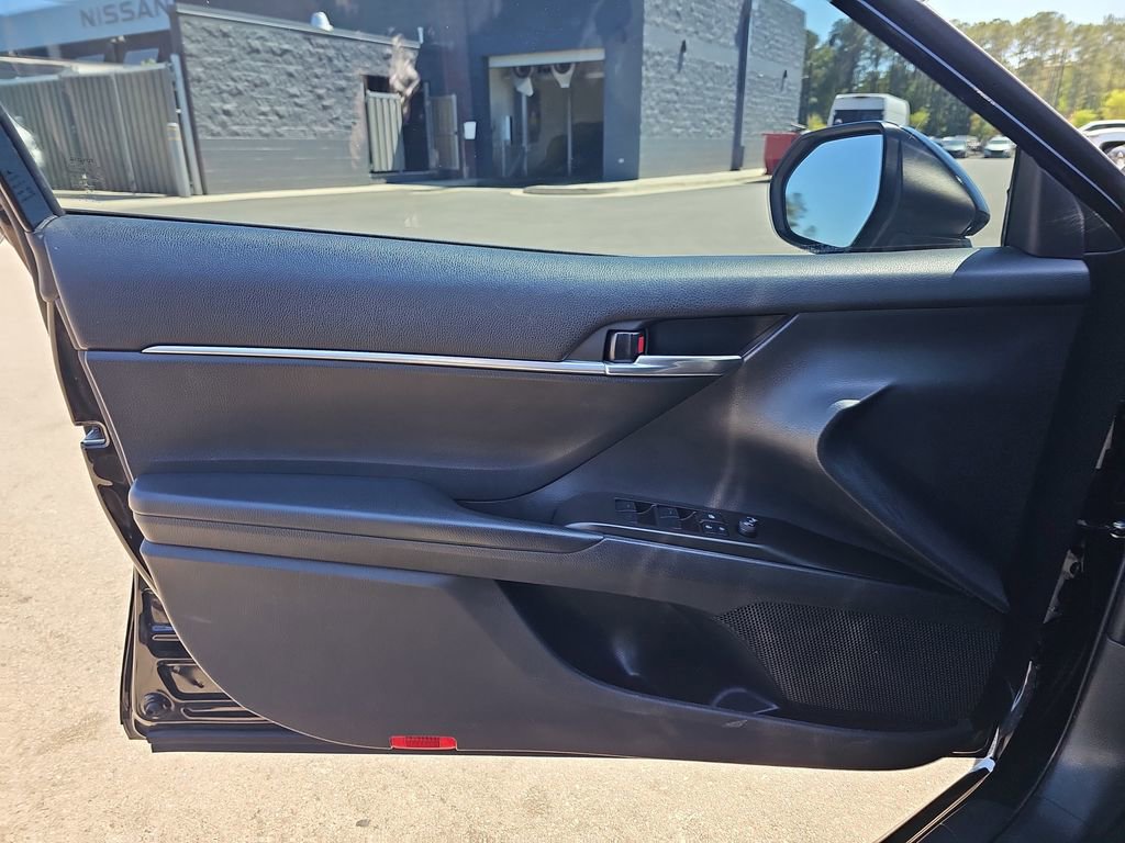 Used 2022 Toyota Camry SE FWD image 30