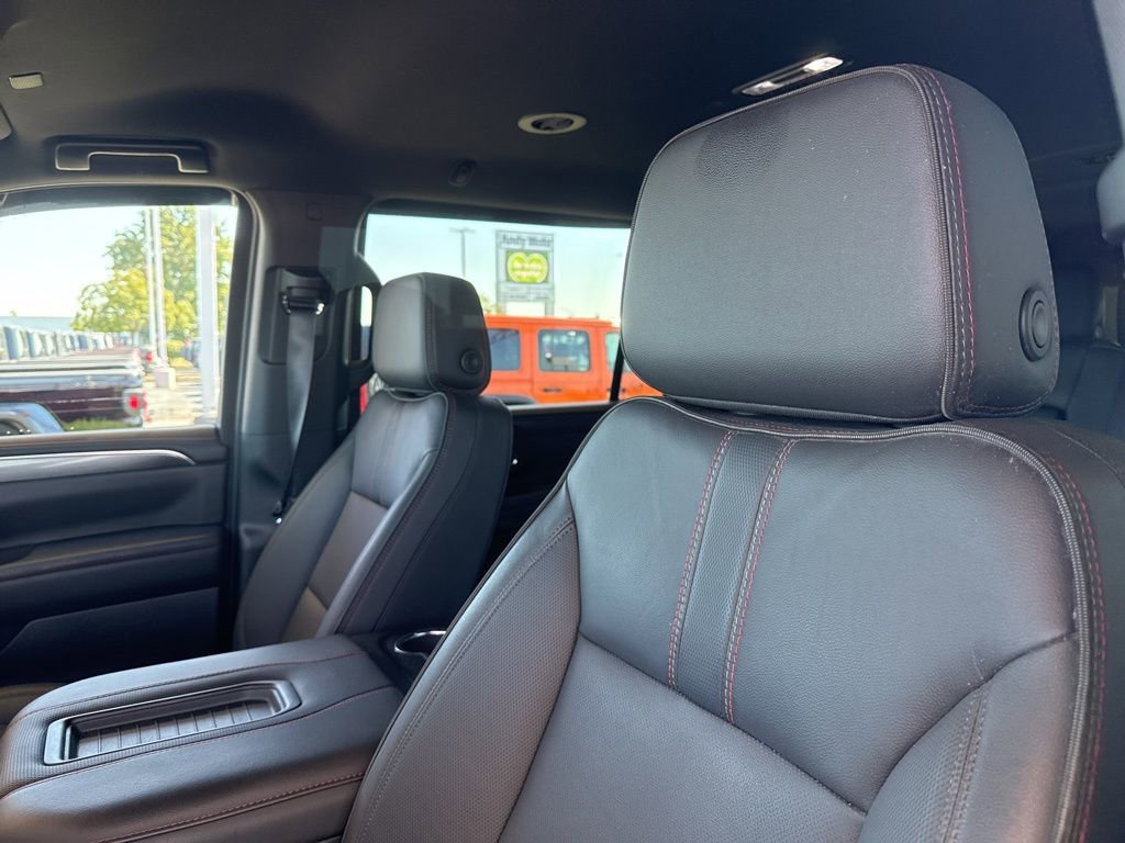 Used 2024 Chevrolet Suburban RST image 13