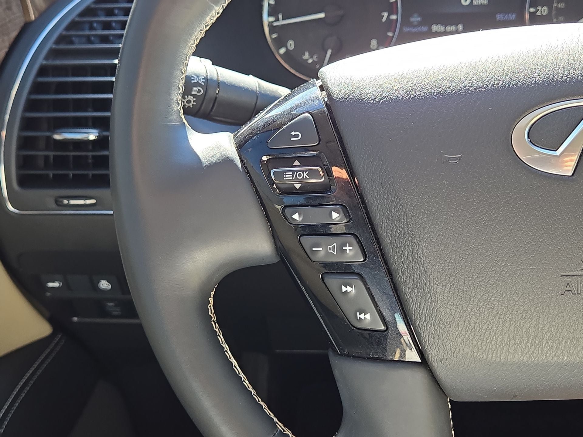 Used 2023 INFINITI QX80 Premium Select w/ Cargo Package AWD/4WD image 21