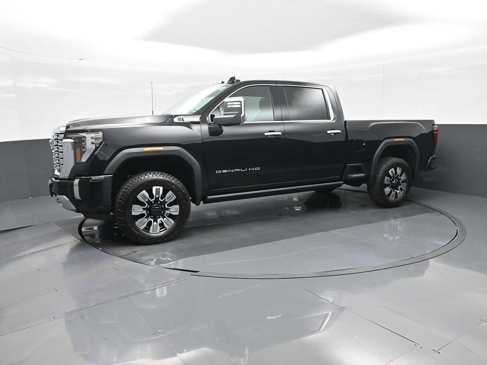 New 2025 GMC Sierra 2500 Denali w/ Technology Package image 4