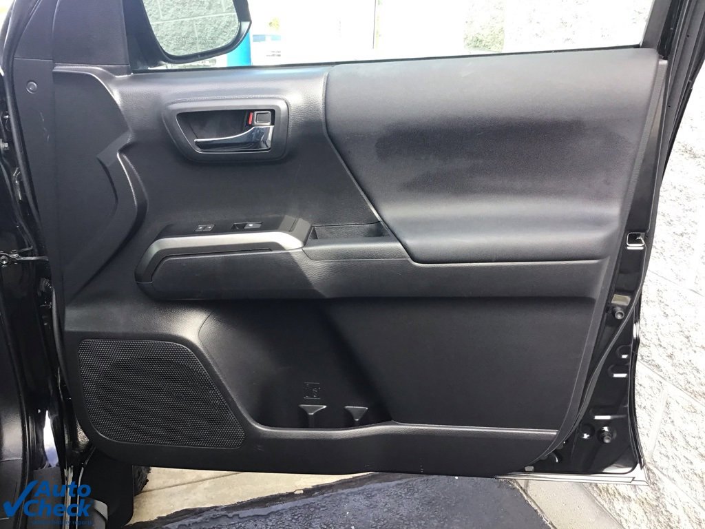 Used 2022 Toyota Tacoma TRD Off-Road image 18