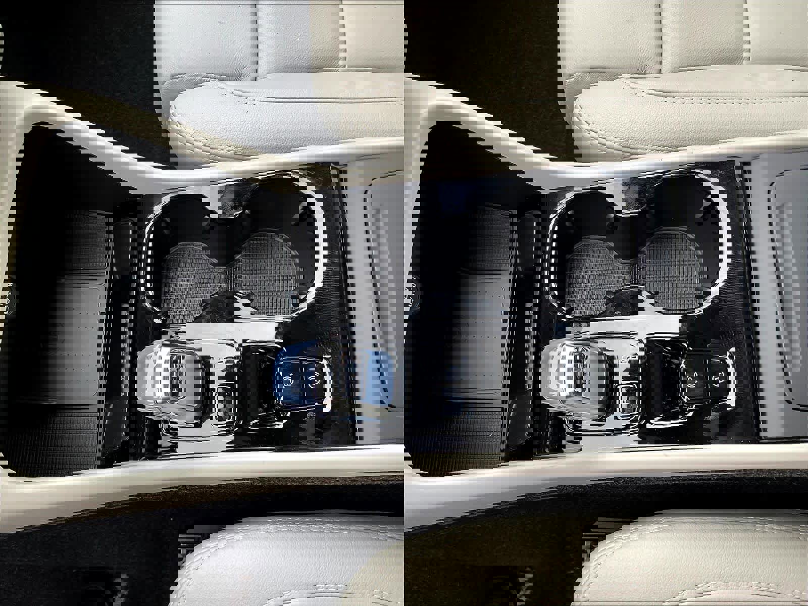 New 2026 Volvo XC40 B4 Plus w/ Climate Package image 10