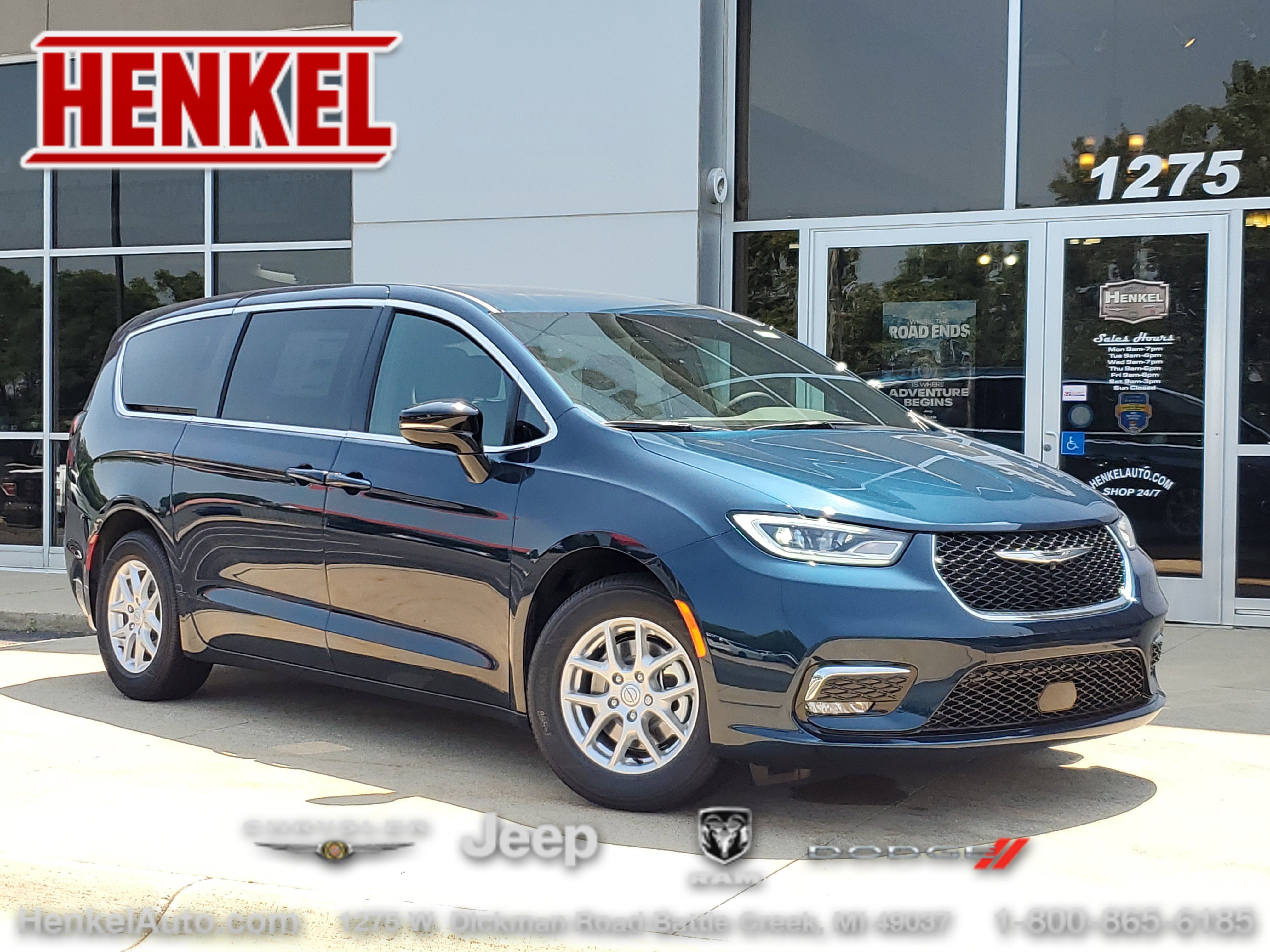New 2025 Chrysler Pacifica Select