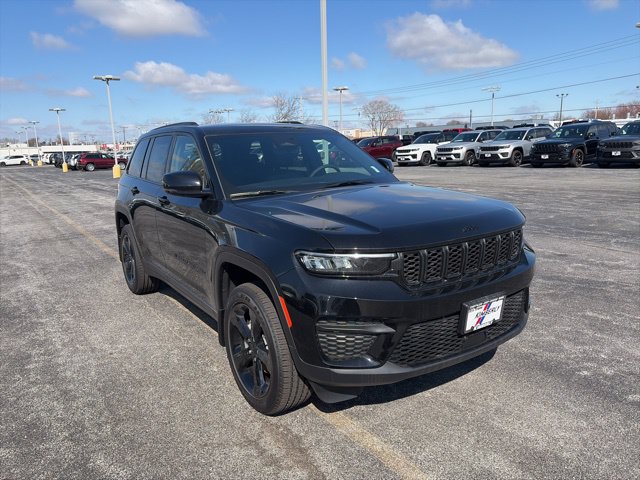 New 2025 Jeep Grand Cherokee Altitude w/ Trailer Tow Package AWD/4WD image 8