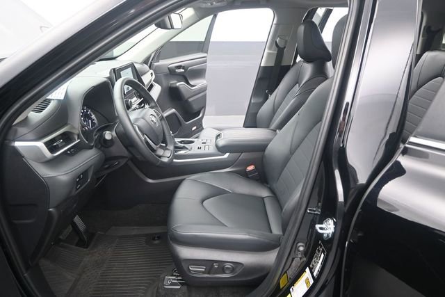 Used 2026 Toyota Highlander XLE AWD/4WD image 13