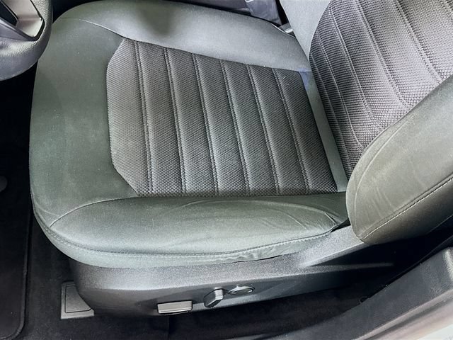 Used 2020 Ford Fusion SE FWD image 23