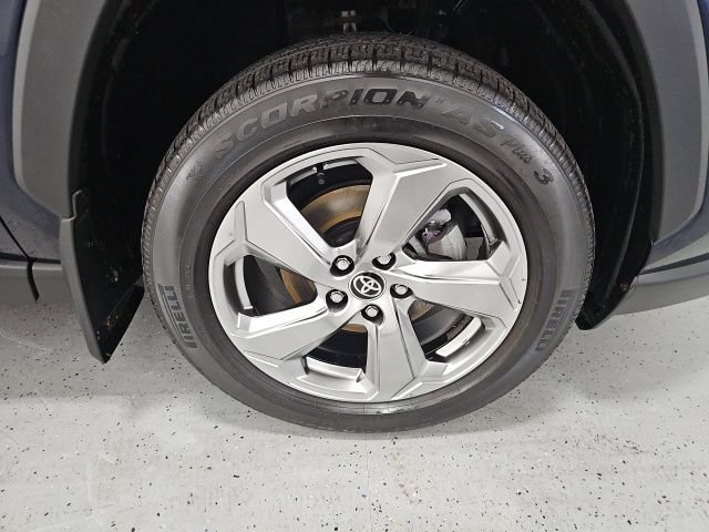 Used 2020 Toyota RAV4 Limited AWD/4WD image 8