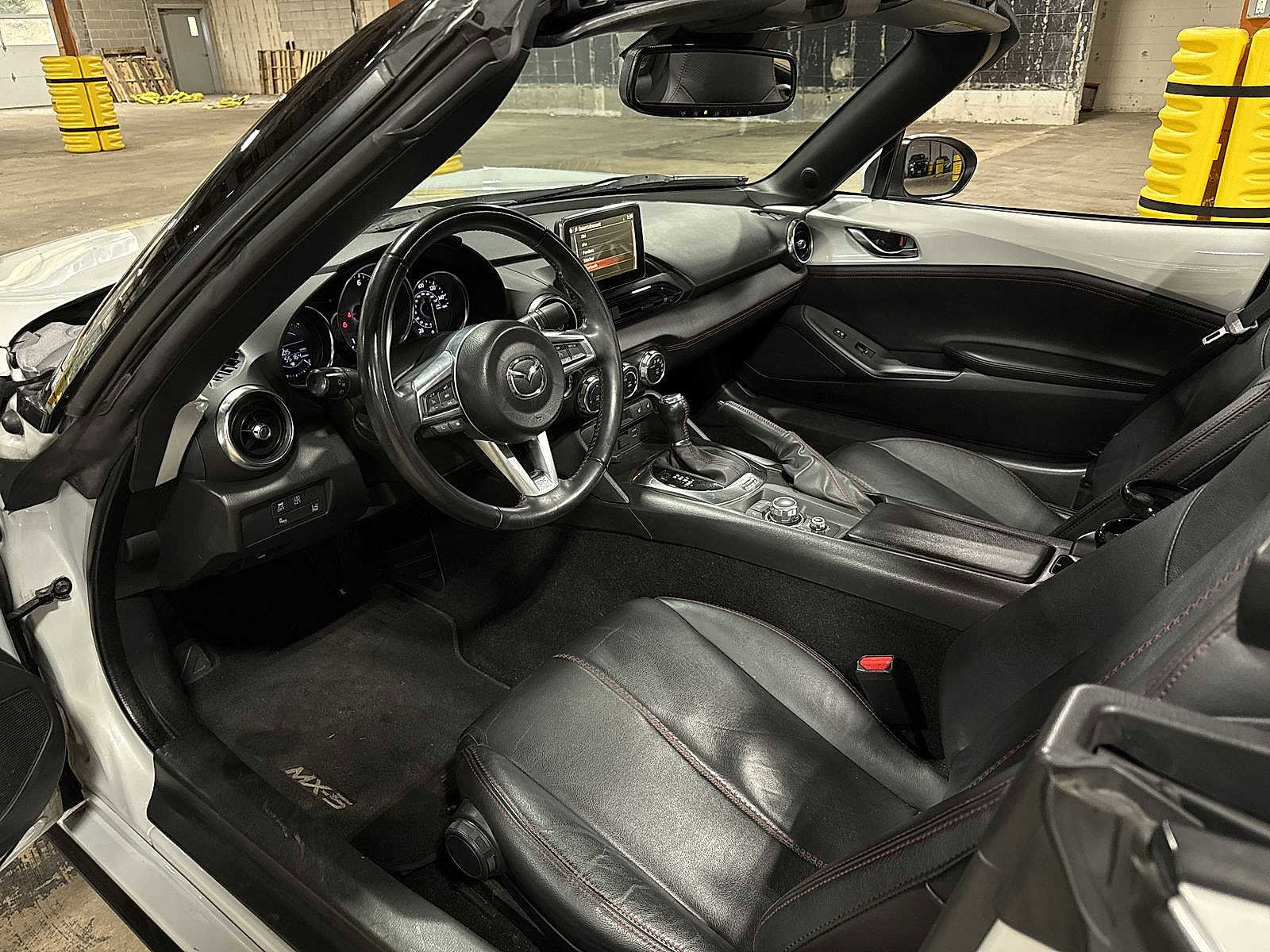 Used 2017 MAZDA MX-5 Miata Grand Touring w/ Appearance Package image 25