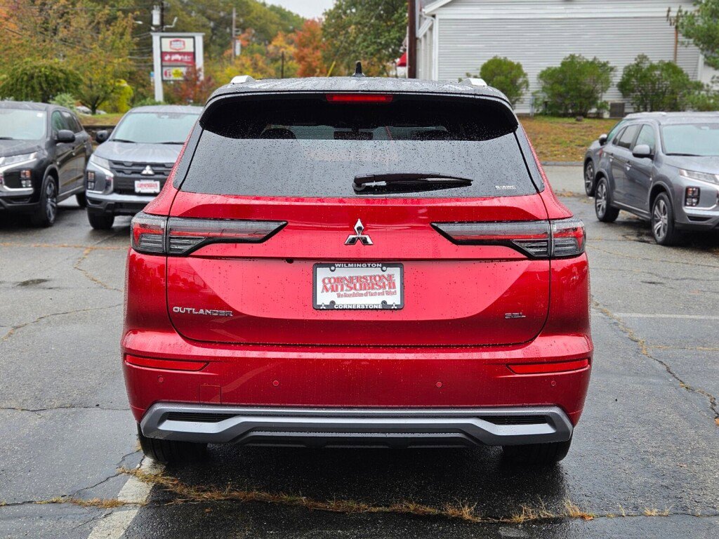 New 2025 Mitsubishi Outlander SEL image 4