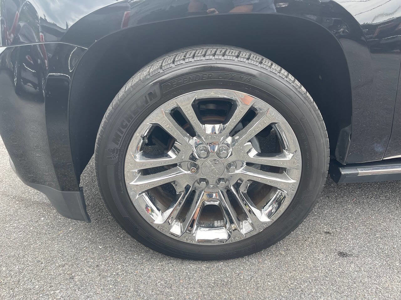 Used 2015 GMC Yukon XL Denali w/ Premium Package image 13