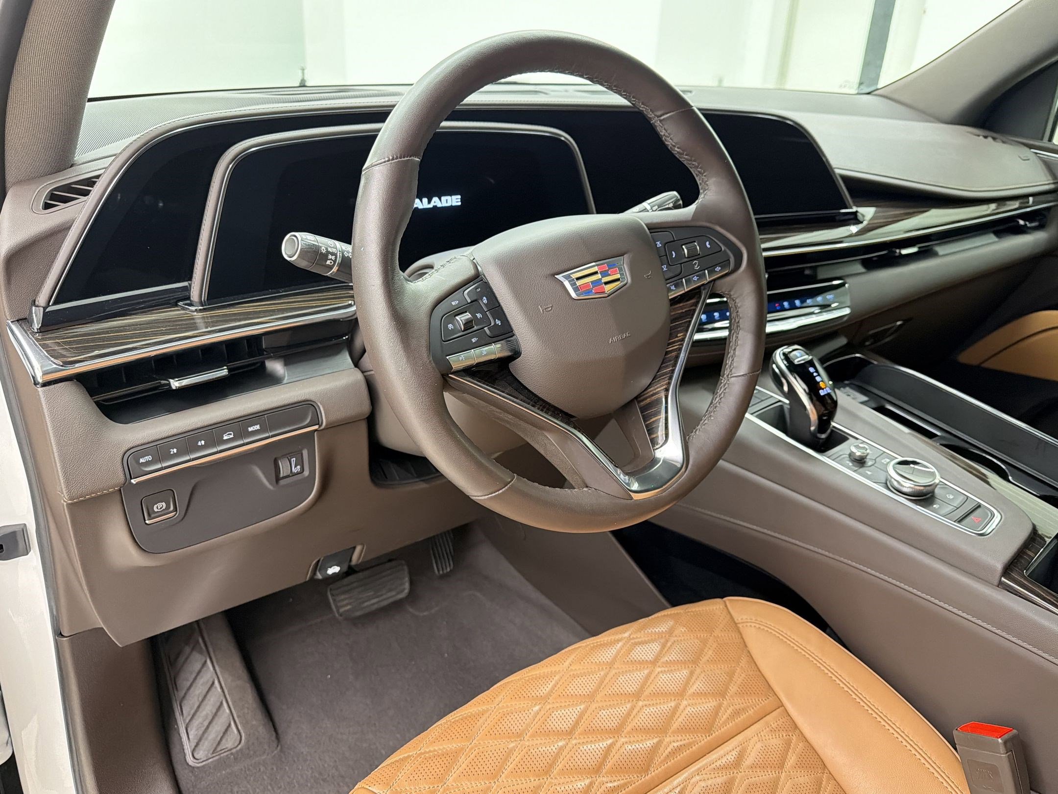 Used 2021 Cadillac Escalade Premium Luxury image 4