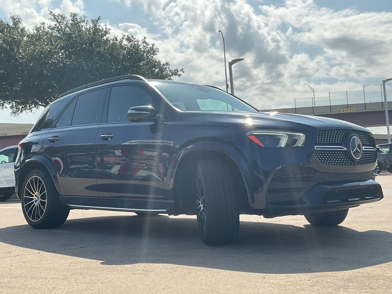Used 2022 Mercedes-Benz GLE 450 4MATIC image 3