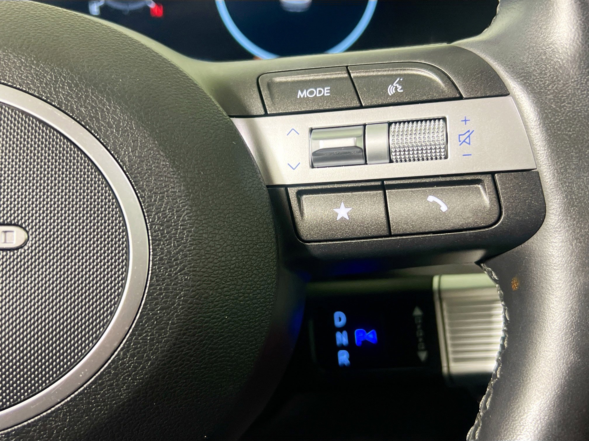 Used 2024 Hyundai Kona Limited image 19