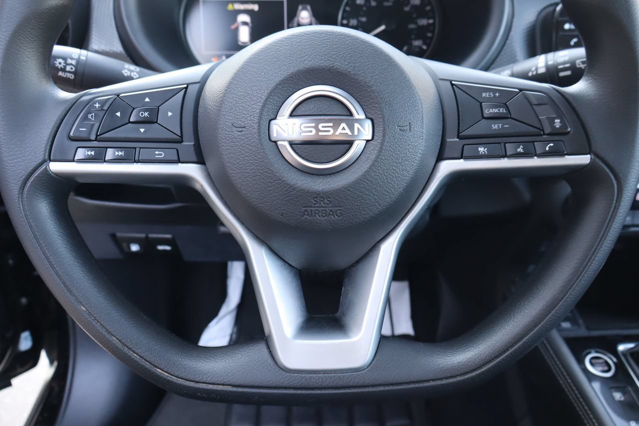 Used 2022 Nissan Kicks SV w/ Interior Electronics Package FWD image 11
