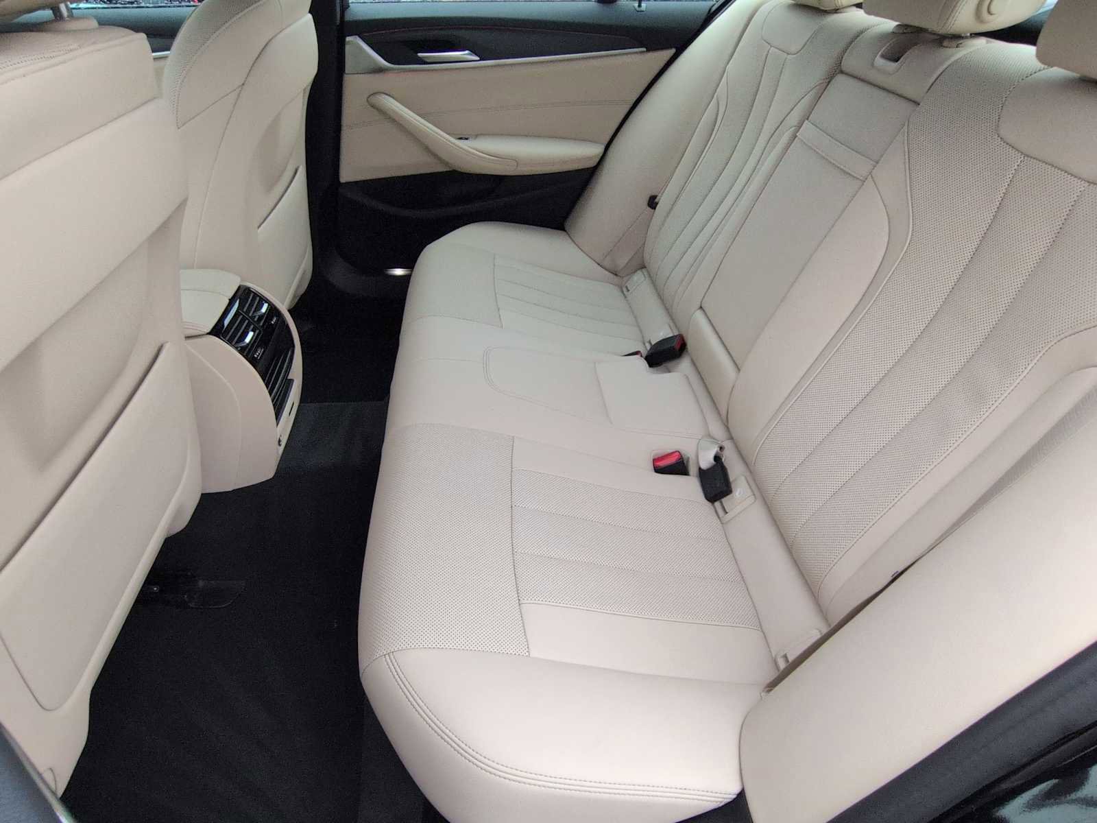 Used 2023 BMW 530i xDrive w/ M Sport Package image 19