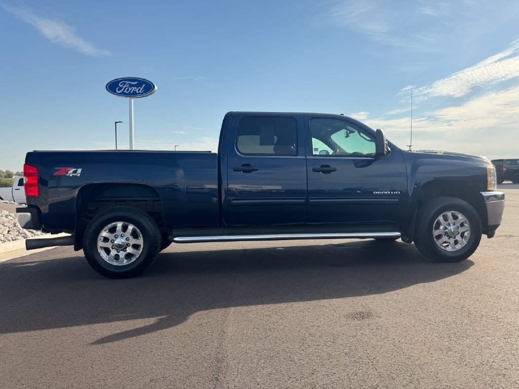 Used 2011 Chevrolet Silverado 3500 LT w/ Interior Plus Package AWD/4WD image 4
