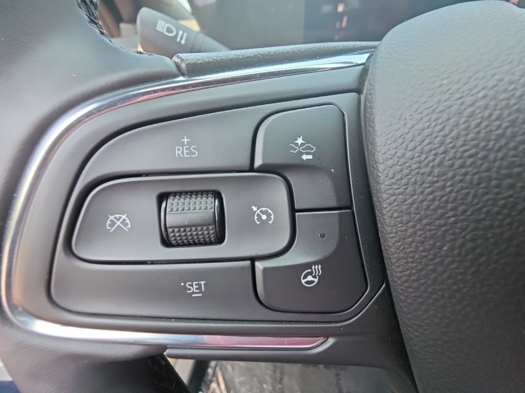 Certified 2025 Buick Envista Avenir FWD image 23