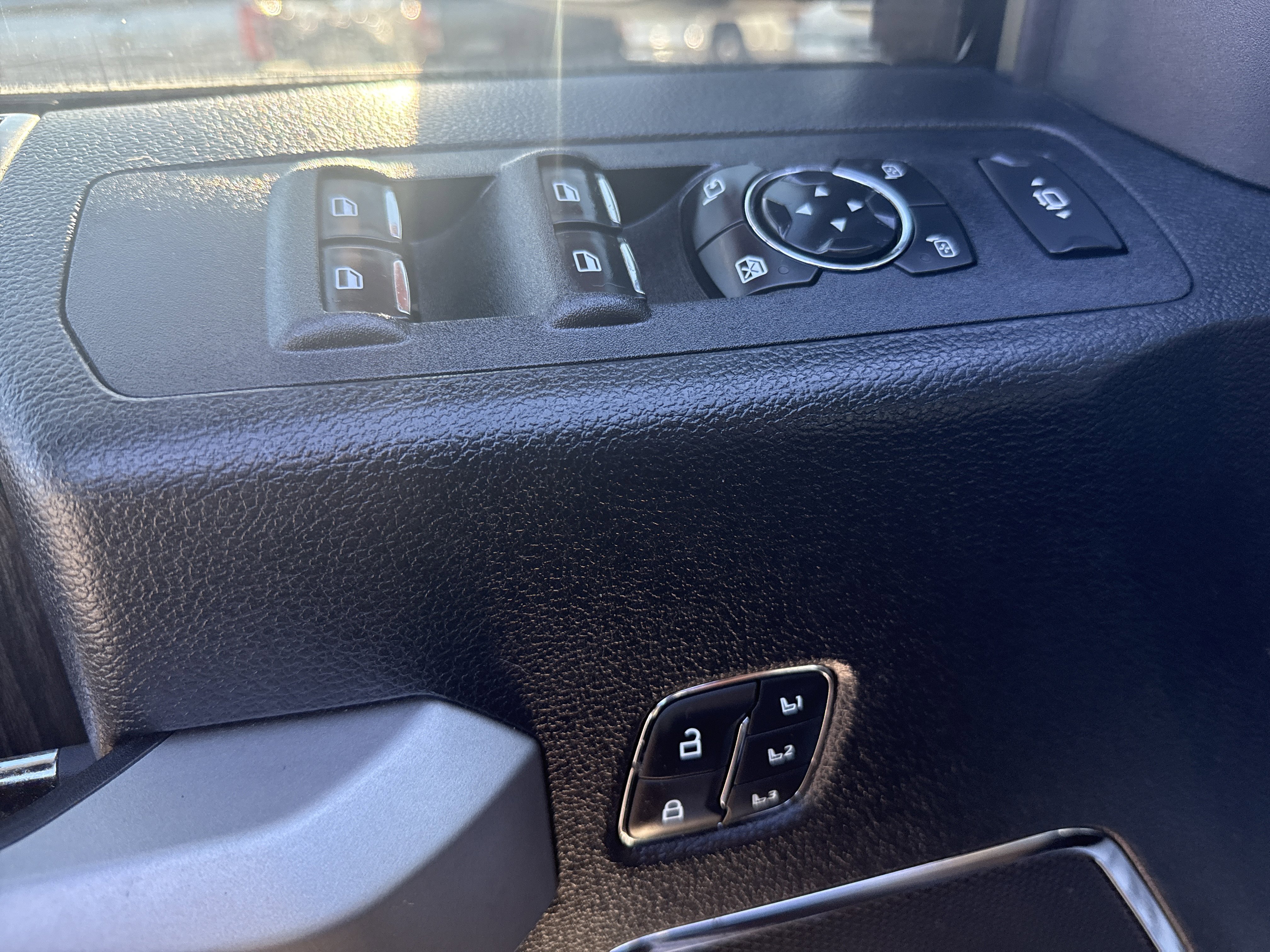 Used 2021 Ford F350 Lariat w/ Chrome Package image 16