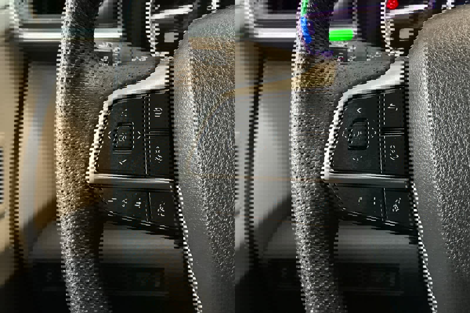 Used 2022 Toyota Sienna Limited image 27